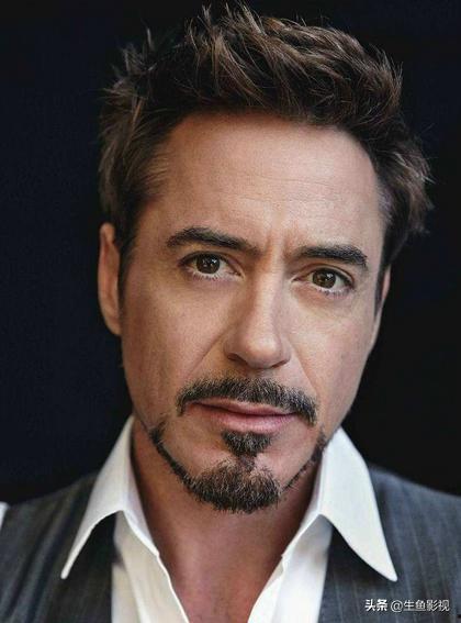 唐尼亲埃文斯拍摄花絮,笑料与感动交织的拍摄瞬间